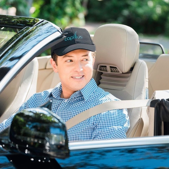 CapillusPro 202 Laser Therapy Cap. has an adapter for the European network. - Picture 13 of 14